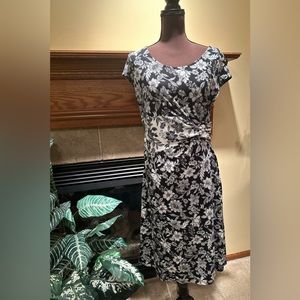 Lands’ End Black & White Floral Twisted Knot Dress